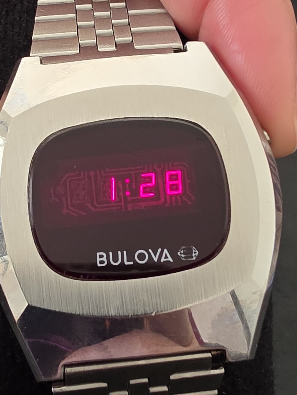 VTG Bulova Computron Photodiode Sensor N6 Red Digital LED 38mm Watch WORKS FLAW